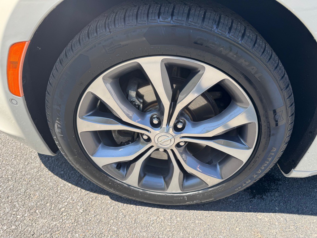 2017 Chrysler Pacifica Image 23