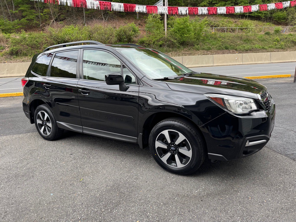 2017 Subaru Forester Image 1