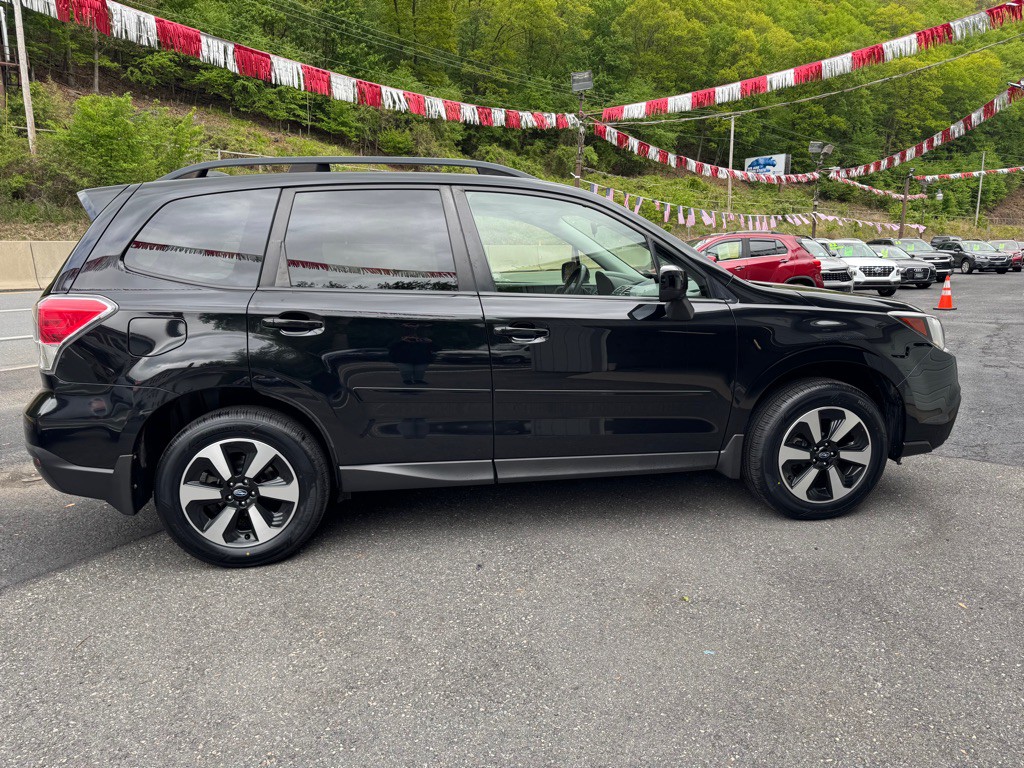 2017 Subaru Forester Image 2