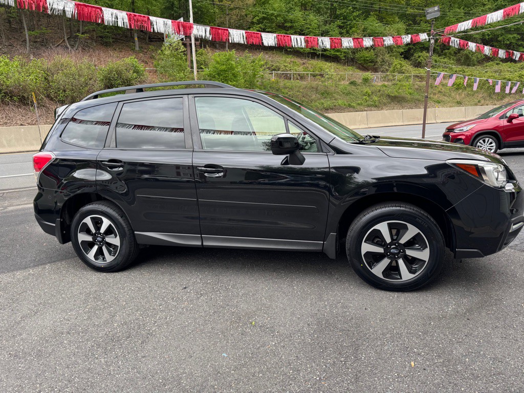 2017 Subaru Forester Image 3