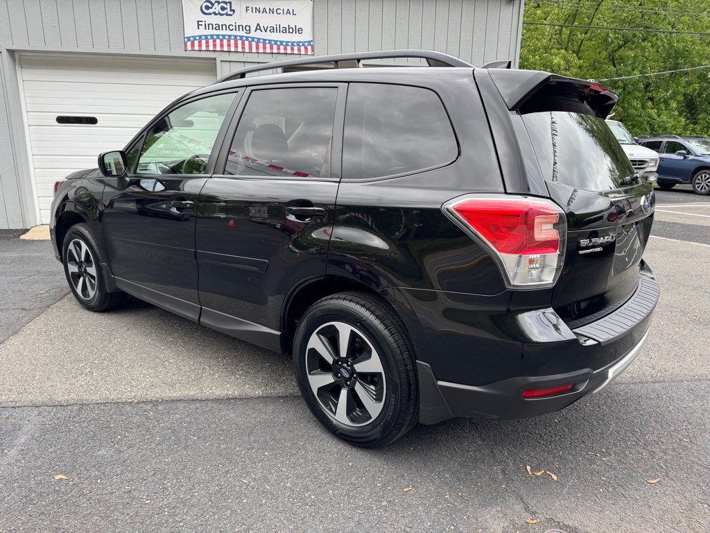 2017 Subaru Forester Image 9