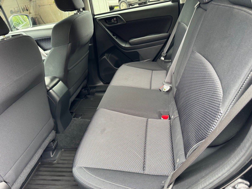 2017 Subaru Forester Image 12