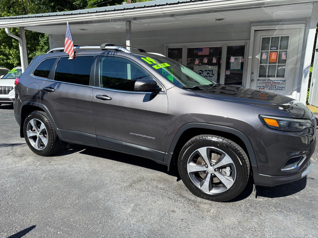 2019 Jeep Cherokee Image 2