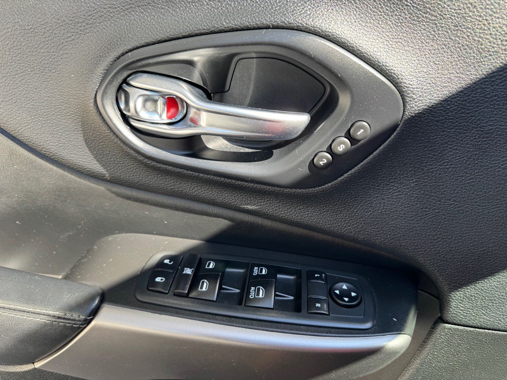 2019 Jeep Cherokee Image 12
