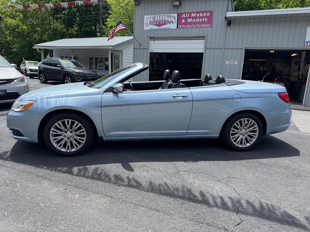 2013 Chrysler 200 Image 6