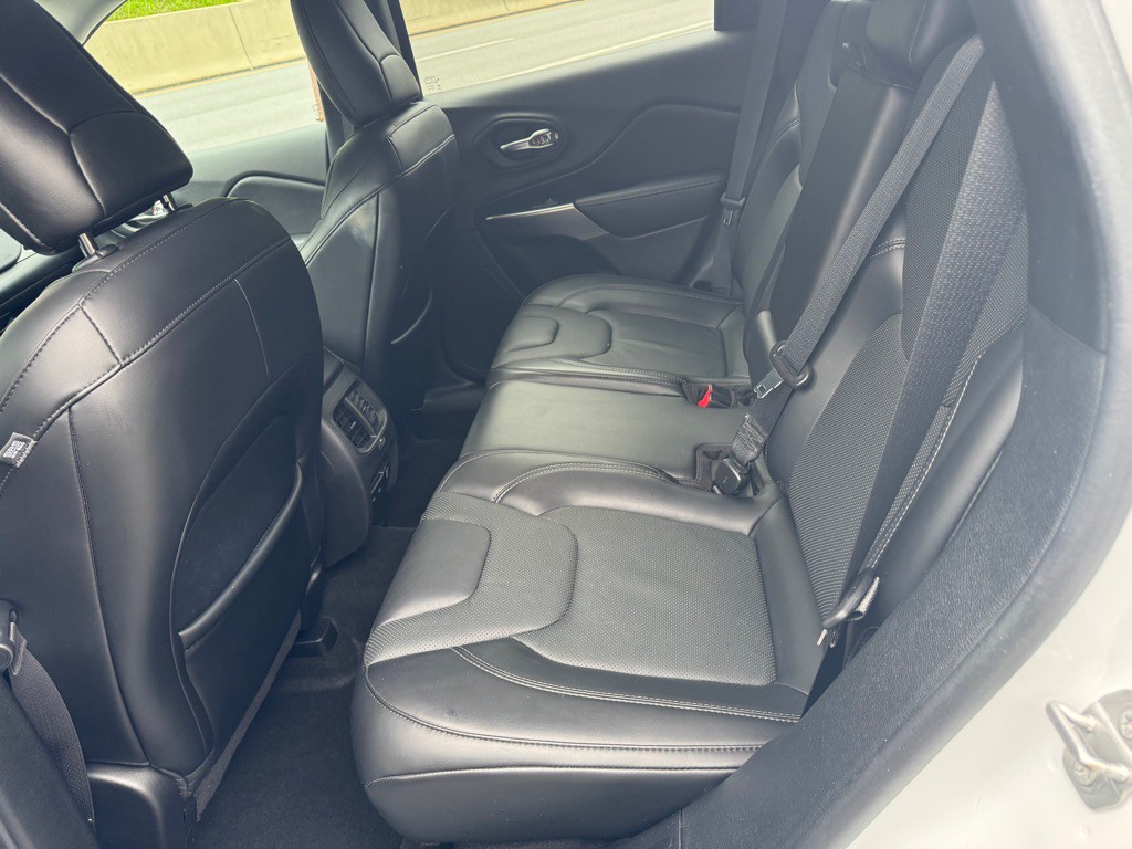 2019 Jeep Cherokee Image 9