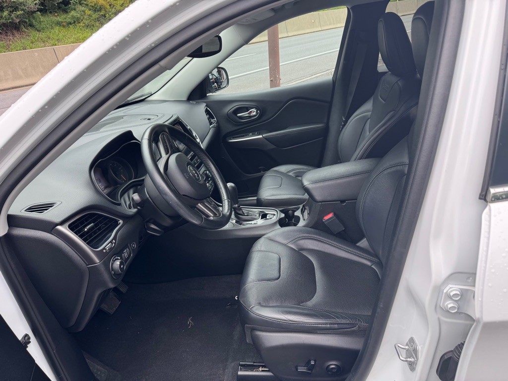 2019 Jeep Cherokee Image 11