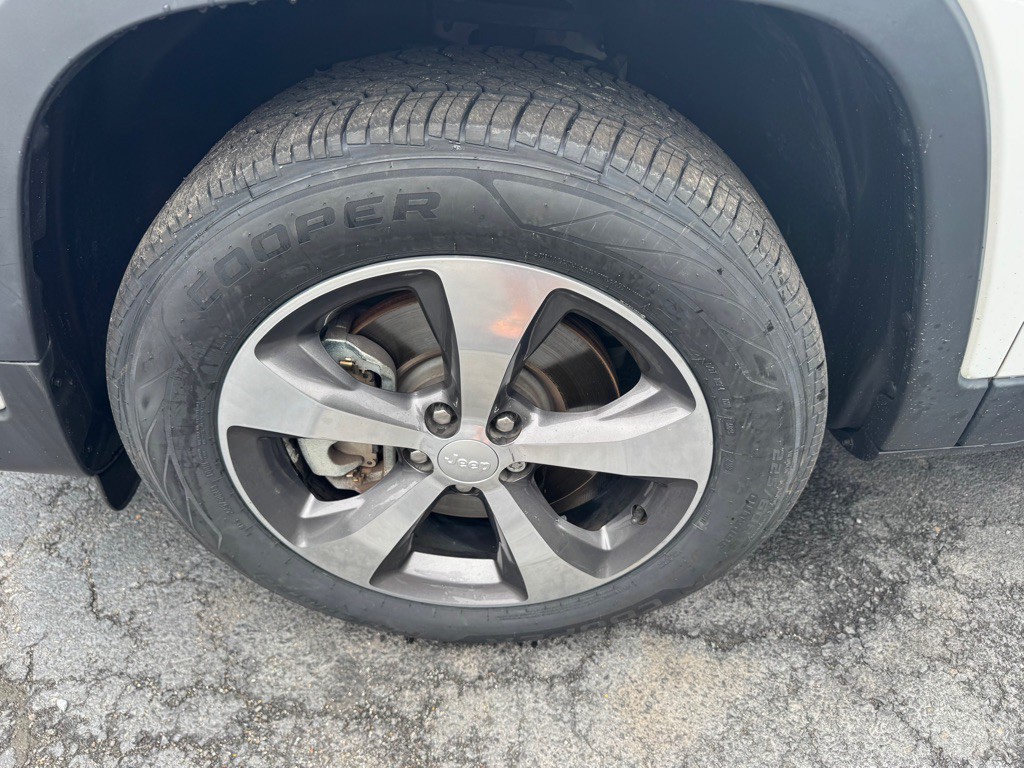 2019 Jeep Cherokee Image 18