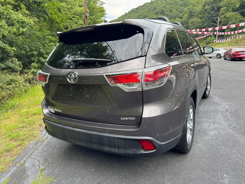 2015 Toyota Highlander Image 4