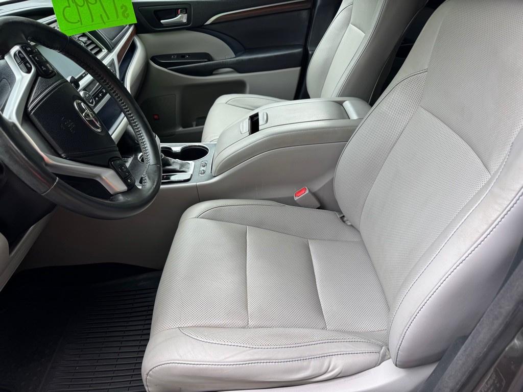 2015 Toyota Highlander Image 10