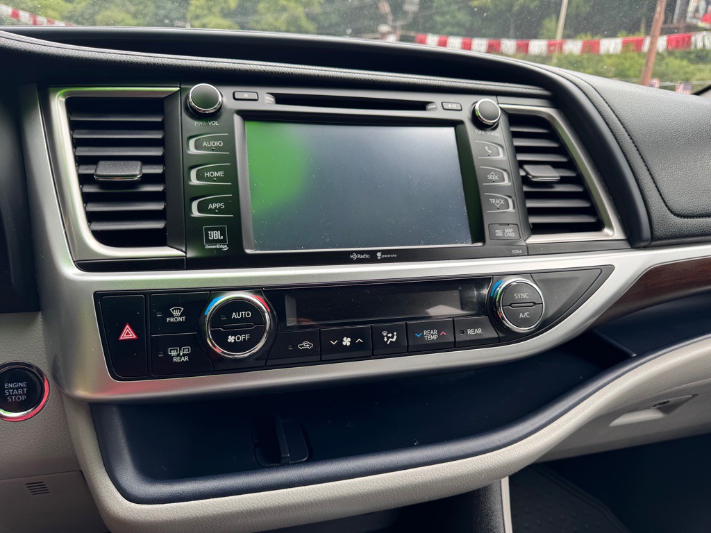 2015 Toyota Highlander Image 15
