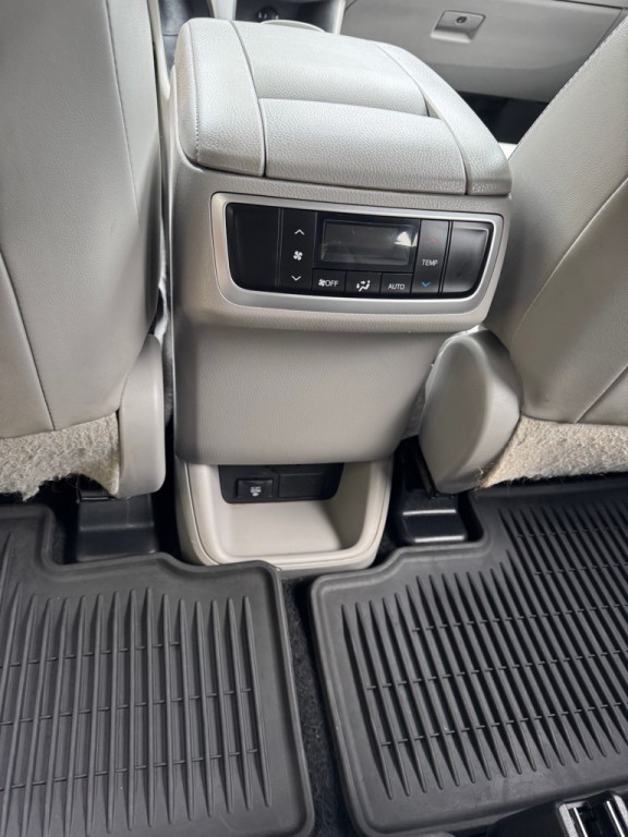 2015 Toyota Highlander Image 21