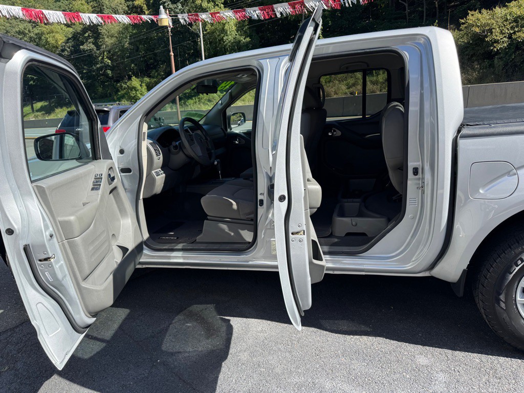 2019 Nissan Frontier Image 12