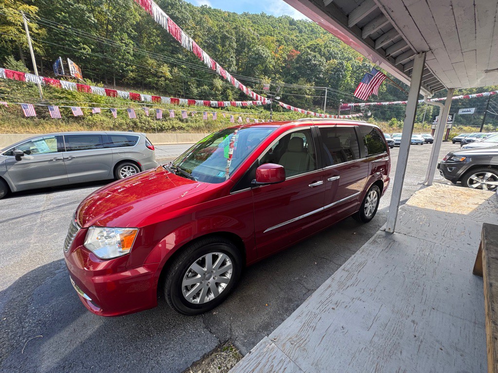 2015 Chrysler Town & Country Image 3