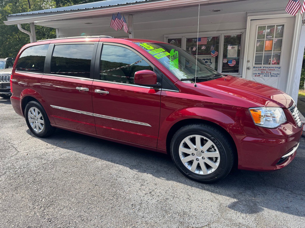 2015 Chrysler Town & Country Image 4