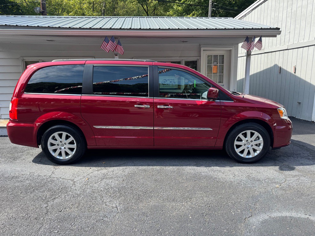 2015 Chrysler Town & Country Image 5
