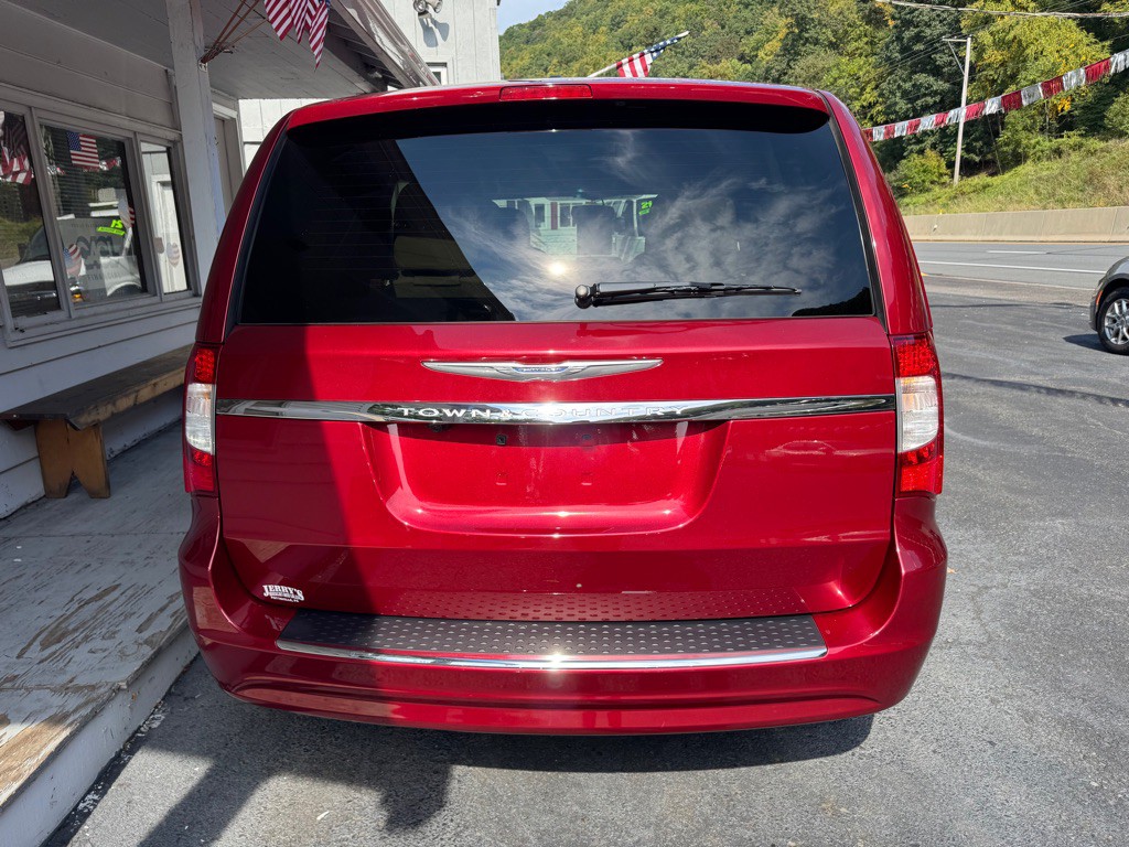 2015 Chrysler Town & Country Image 7