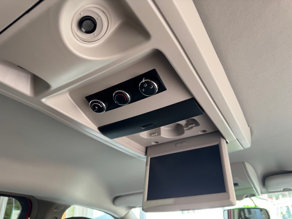 2015 Chrysler Town & Country Image 13