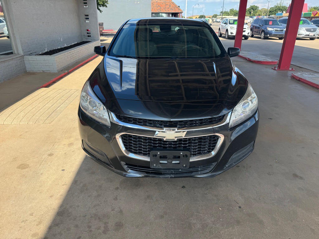 2016 Chevrolet Malibu Image 2