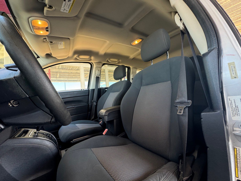 2010 Jeep Compass Image 7