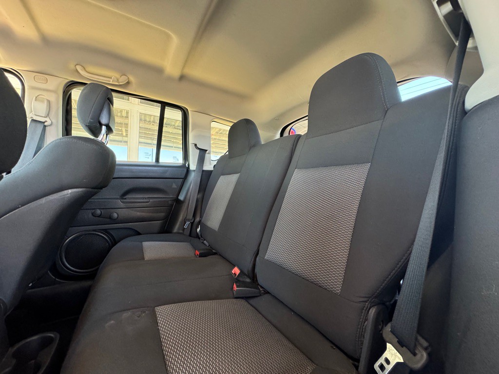 2010 Jeep Compass Image 8