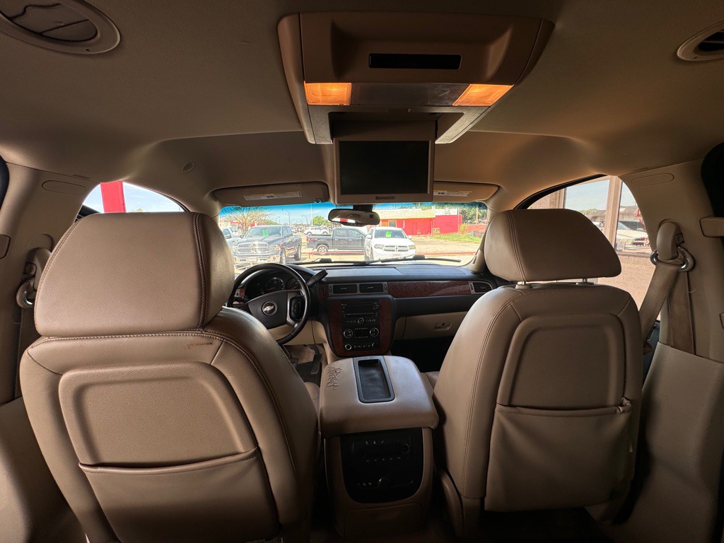 2008 Chevrolet Suburban Image 10