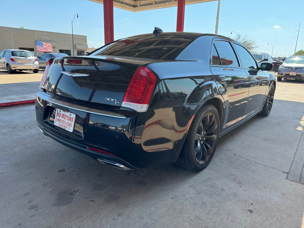 2015 Chrysler 300 Image 4