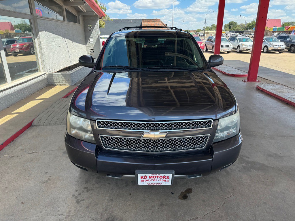 2011 Chevrolet Suburban Image 2