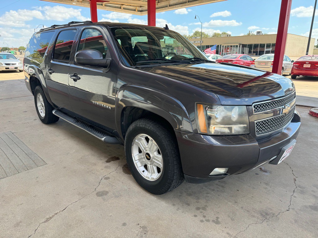 2011 Chevrolet Suburban Image 3