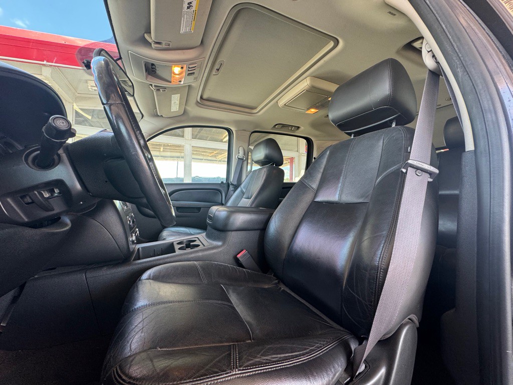 2011 Chevrolet Suburban Image 7