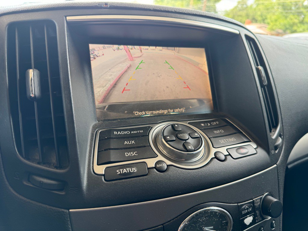 2011 INFINITI G25 Image 10