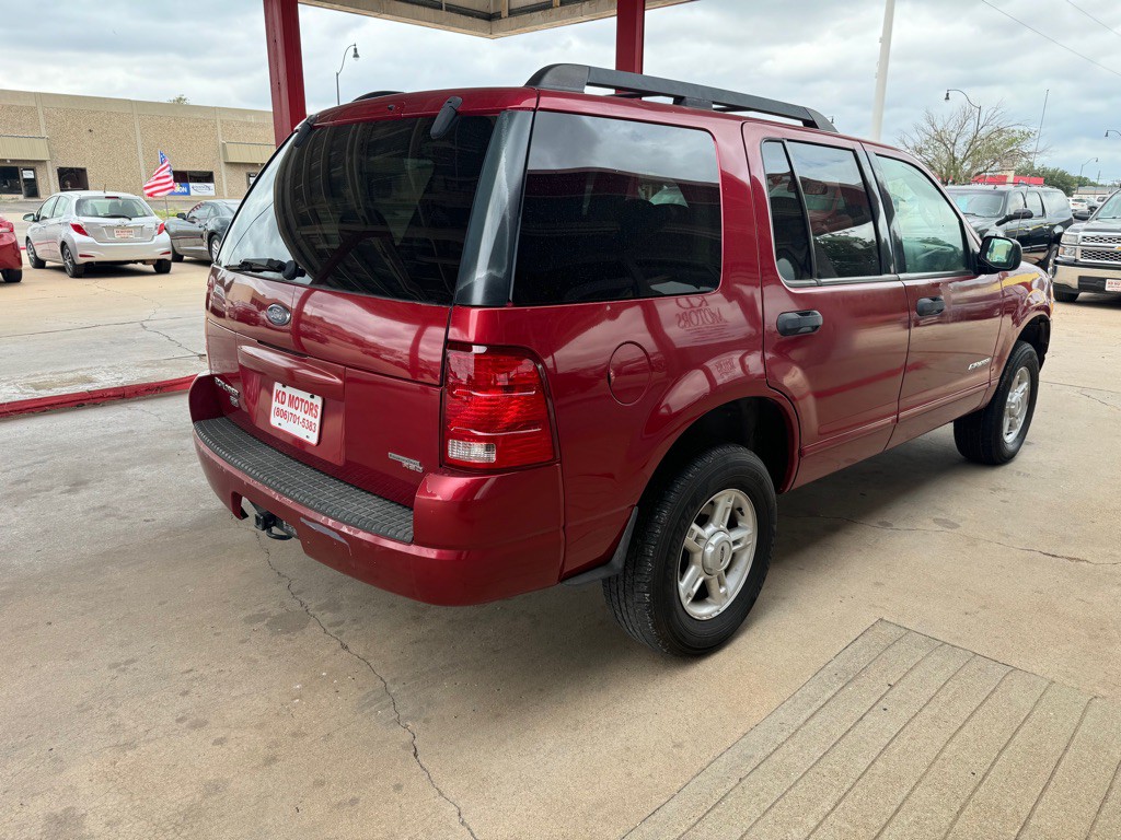 2005 Ford Explorer Image 4