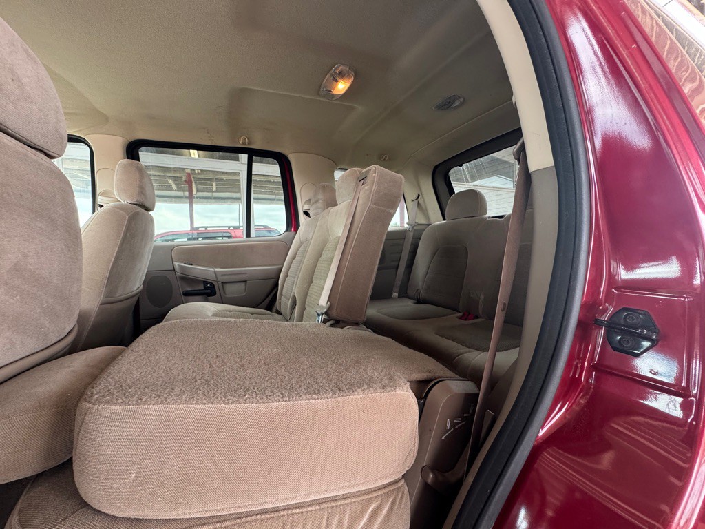 2005 Ford Explorer Image 8