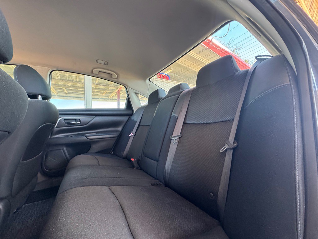 2017 Nissan Altima Image 8
