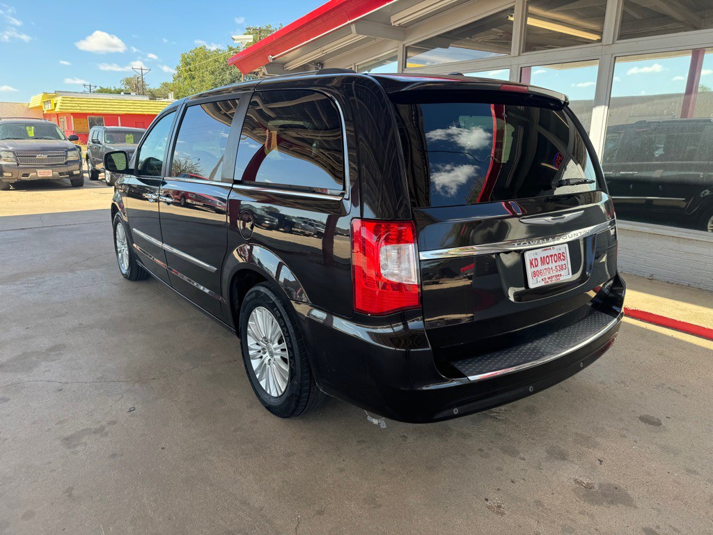 2015 Chrysler Town & Country Image 6