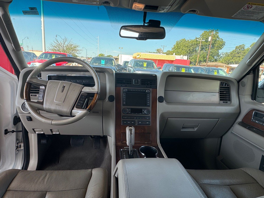 2012 Lincoln Navigator Image 10