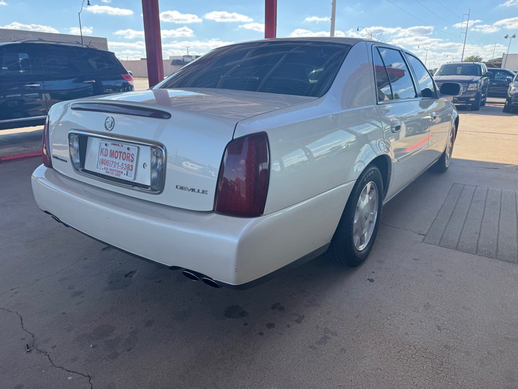 2002 Cadillac DeVille Image 4