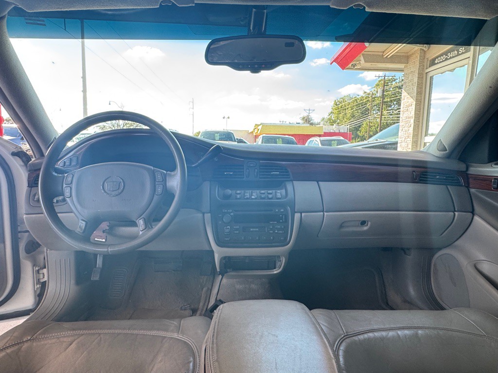 2002 Cadillac DeVille Image 9