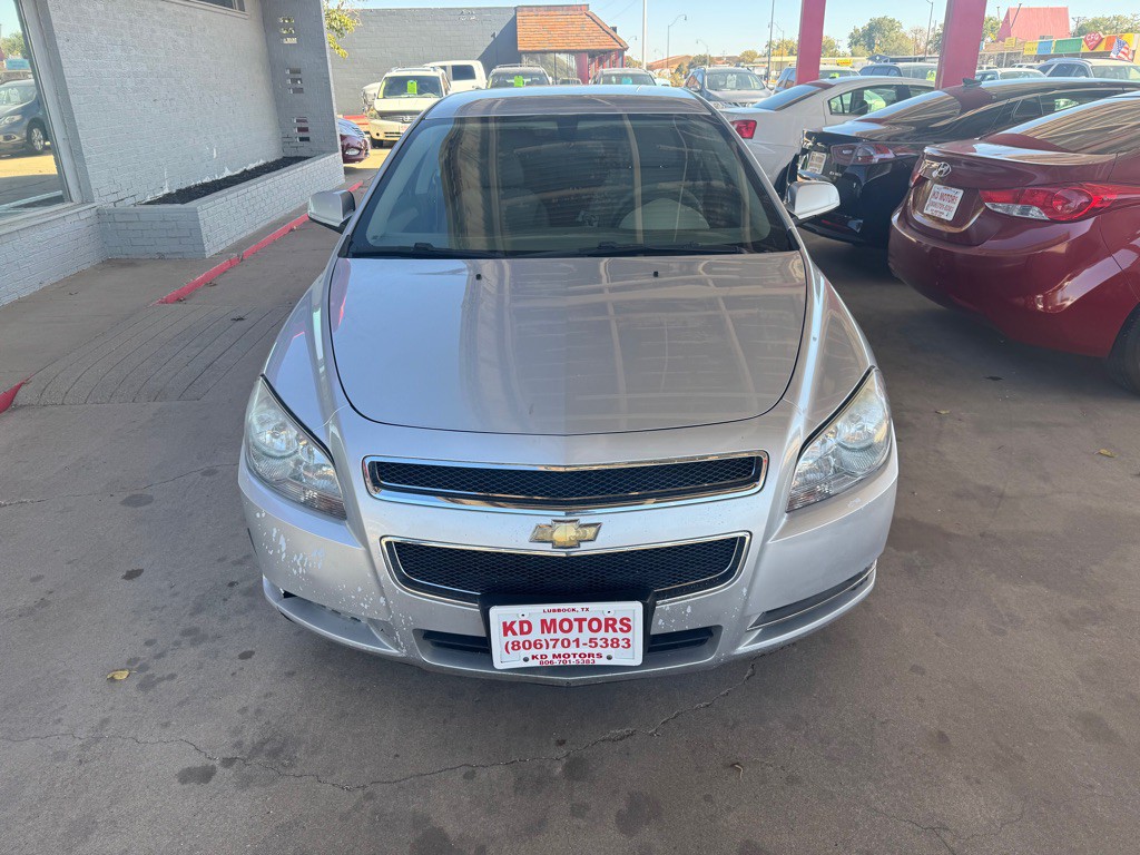 2011 Chevrolet Malibu Image 2