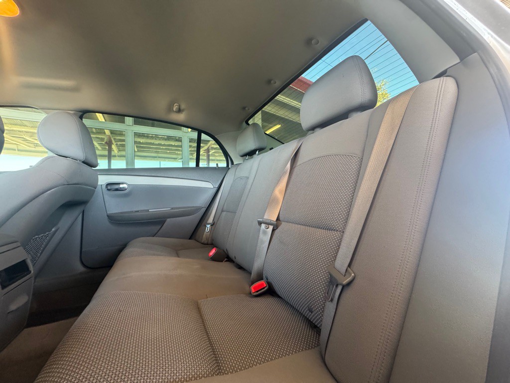 2011 Chevrolet Malibu Image 8