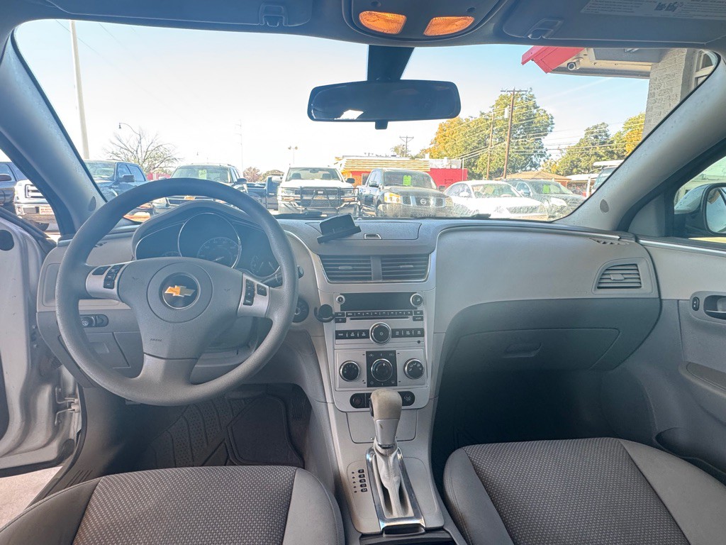 2011 Chevrolet Malibu Image 9