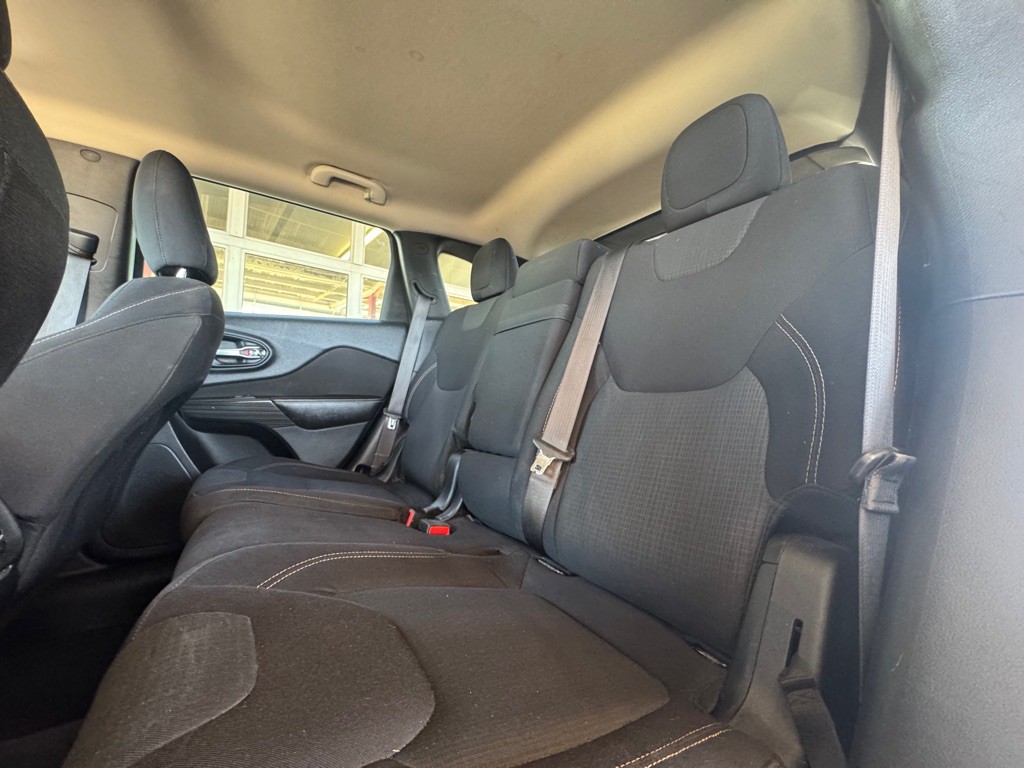 2016 Jeep Cherokee Image 8