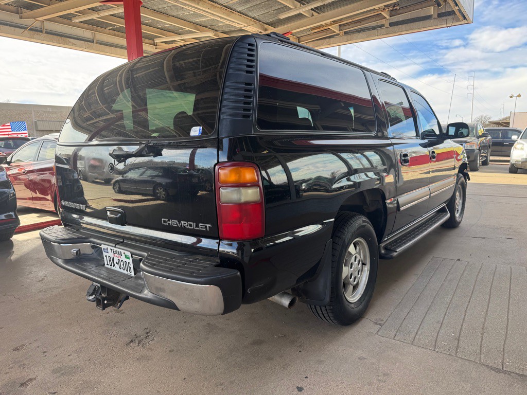 2002 Chevrolet Suburban Image 4