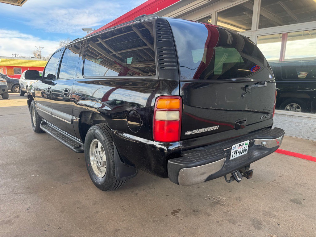 2002 Chevrolet Suburban Image 6