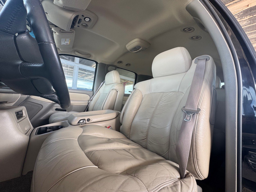 2002 Chevrolet Suburban Image 7