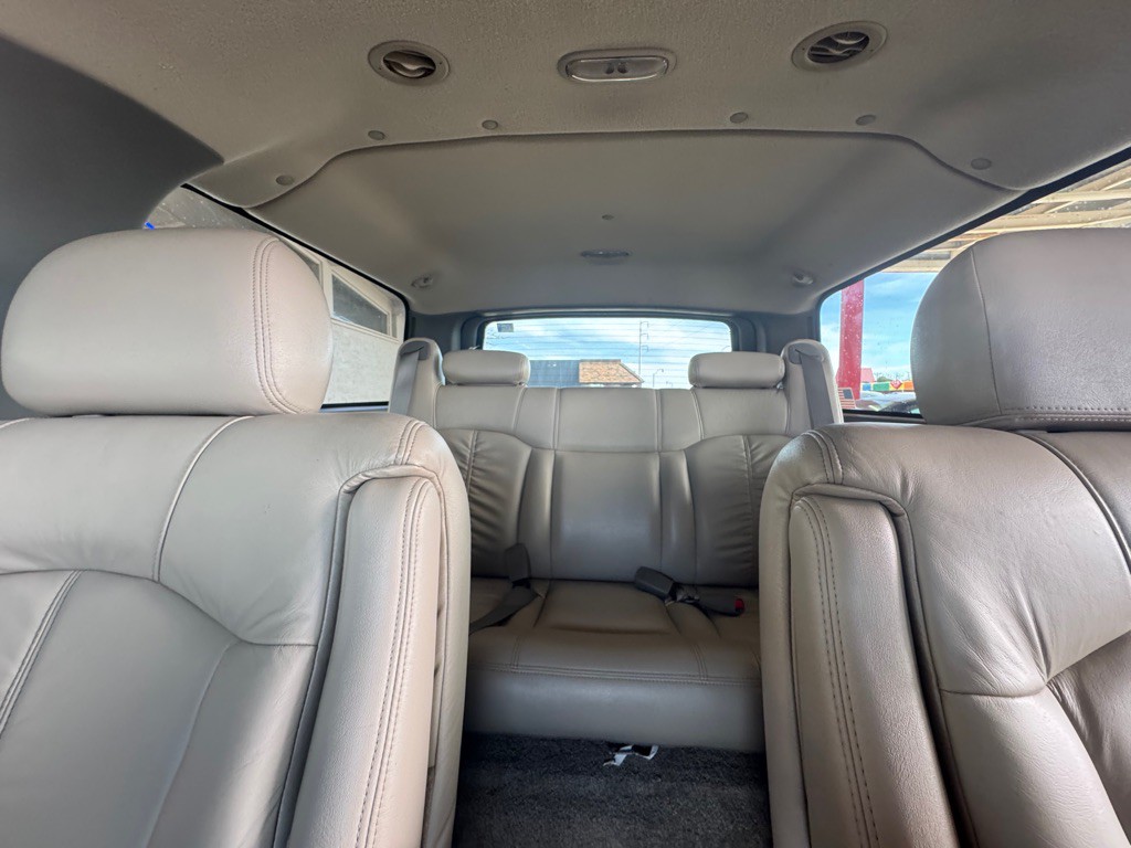 2002 Chevrolet Suburban Image 9