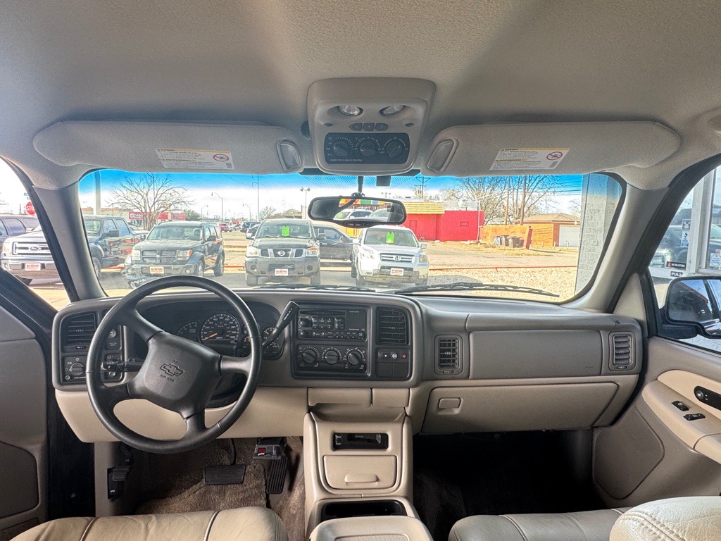 2002 Chevrolet Suburban Image 10