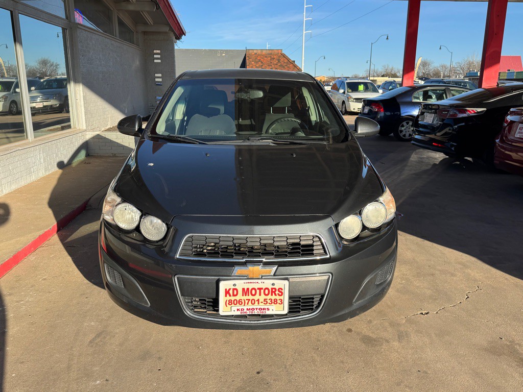 2014 Chevrolet Sonic Image 2