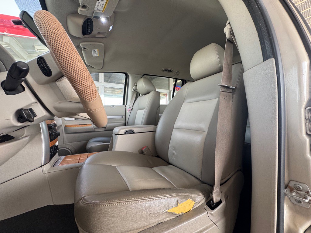 2008 Chrysler Aspen Image 7