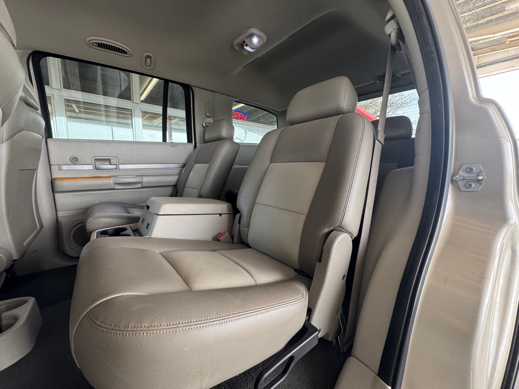 2008 Chrysler Aspen Image 8